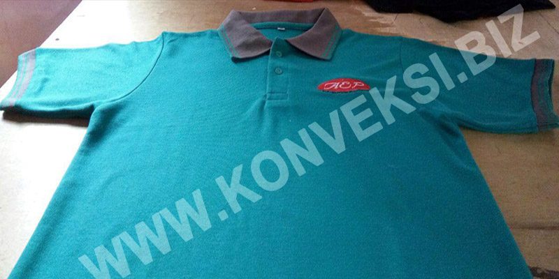 Kaos Berkerah Hijau Tosca