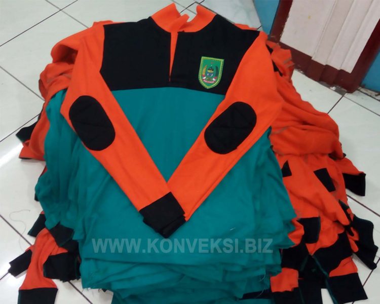 Kaos Kerah Lengan Panjang